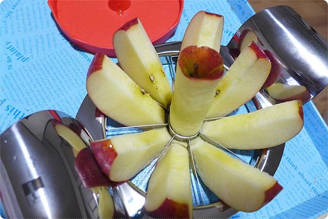 ジャンボ・アップルカッターはどんなりんごもスパッとカット！